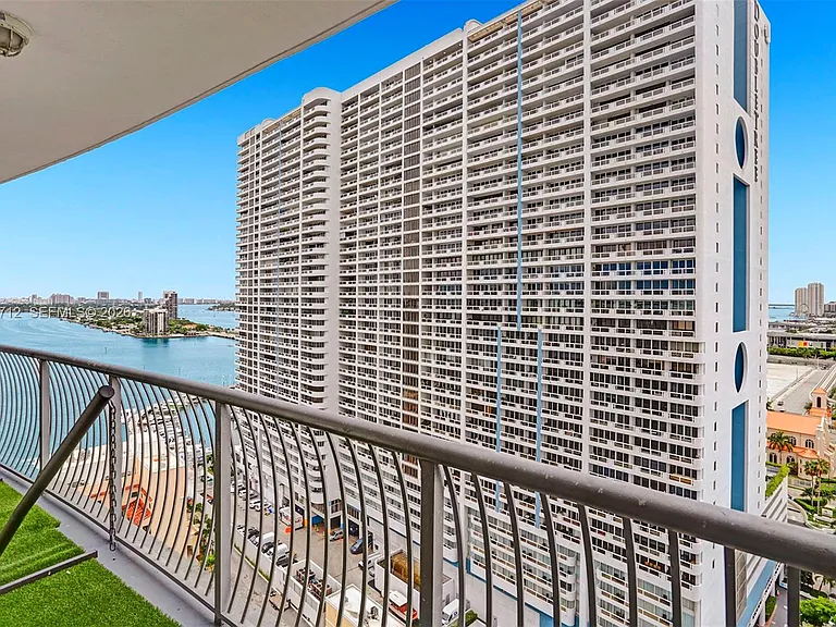 1750 N Bayshore Dr #2206 — Photo 25