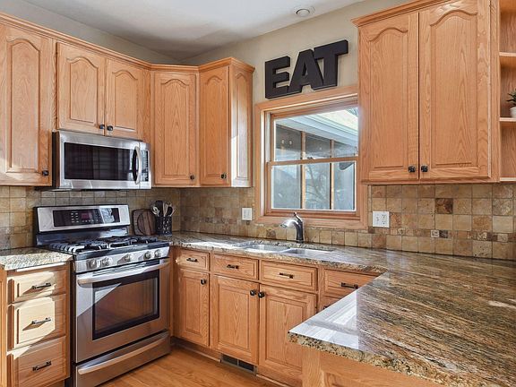 3rd image of 1424 Sugarbush Ln