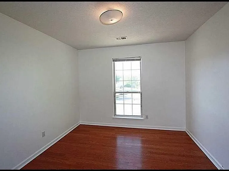 2174 Dresden Grn NW — Photo 11