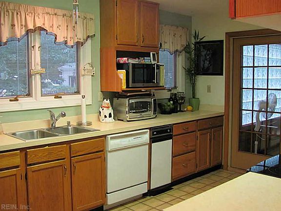 4th image of 605 Gay Dr