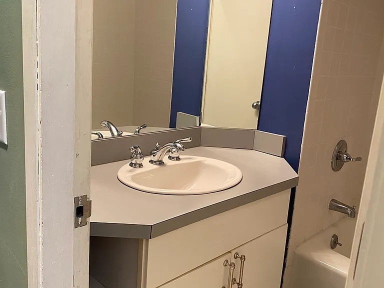 16 Wellington St #4 — Photo 15