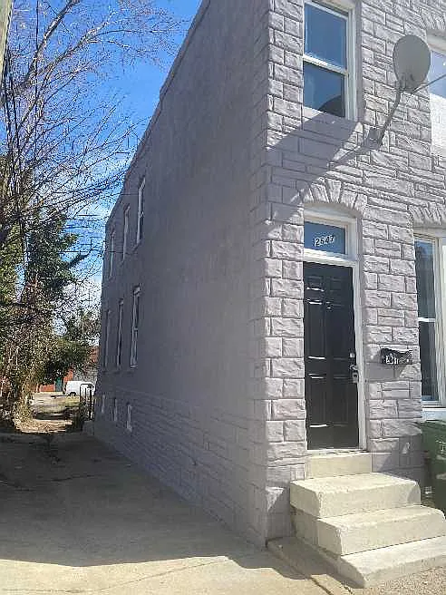2 bed, 1100 sqft, $1,900 — Photo 3