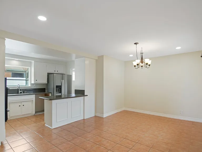 25121 Monte Verde Dr — Photo 2