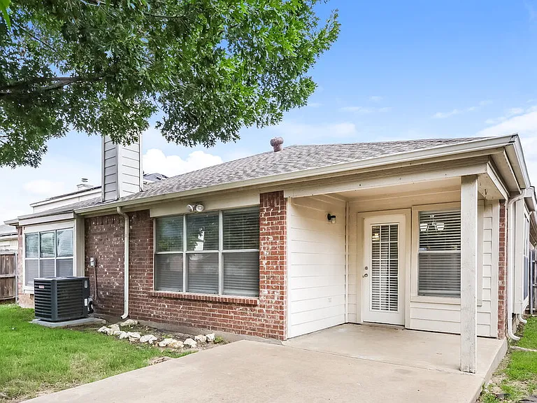 833 Lariat Dr — Photo 16