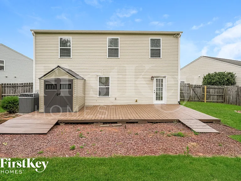 520 Martha Ct — Photo 18