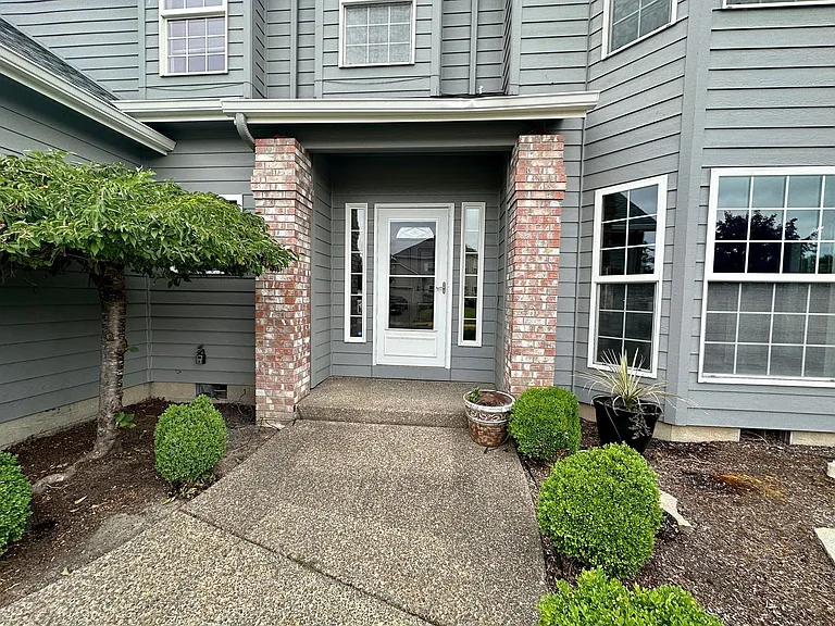 483 Yellowstone Dr S — Photo 2