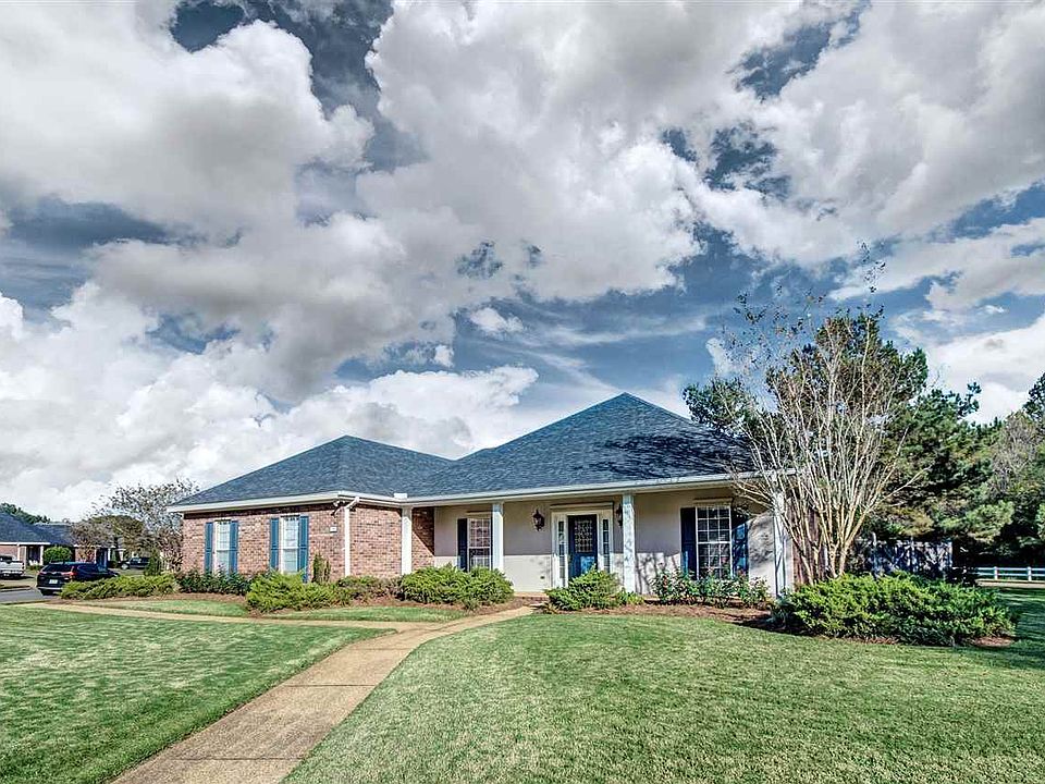 1st image of 100 Pavilion Dr