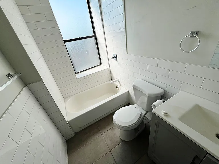 158 Bergen Ave #45E — Photo 5