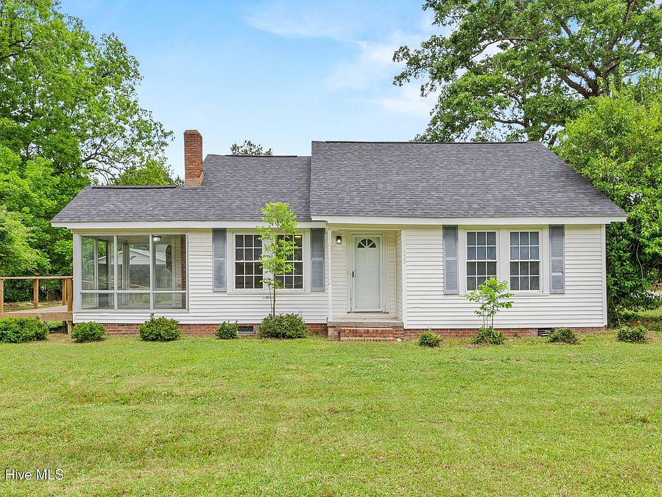 1st image of 523 Hallsboro Road S