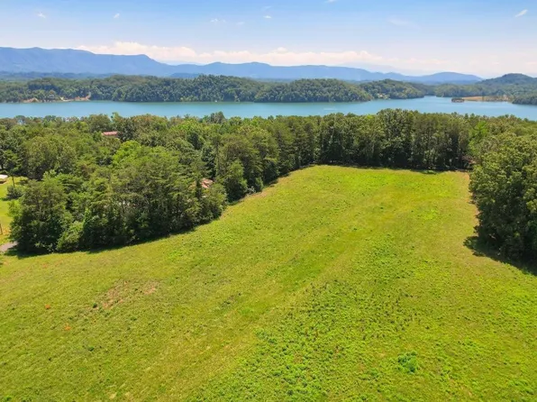 184 & 185 Covington Rd, Dandridge, TN 37725