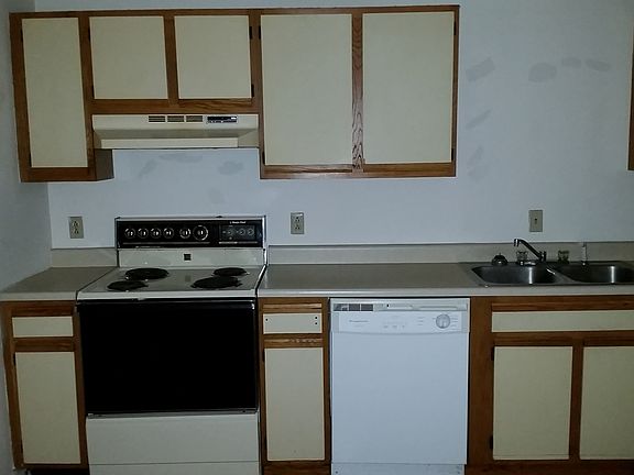 Electric Stove, Dishwasher, Double Sink
