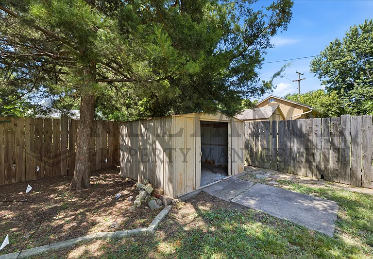 2103 W Columbine Ln — Photo 8