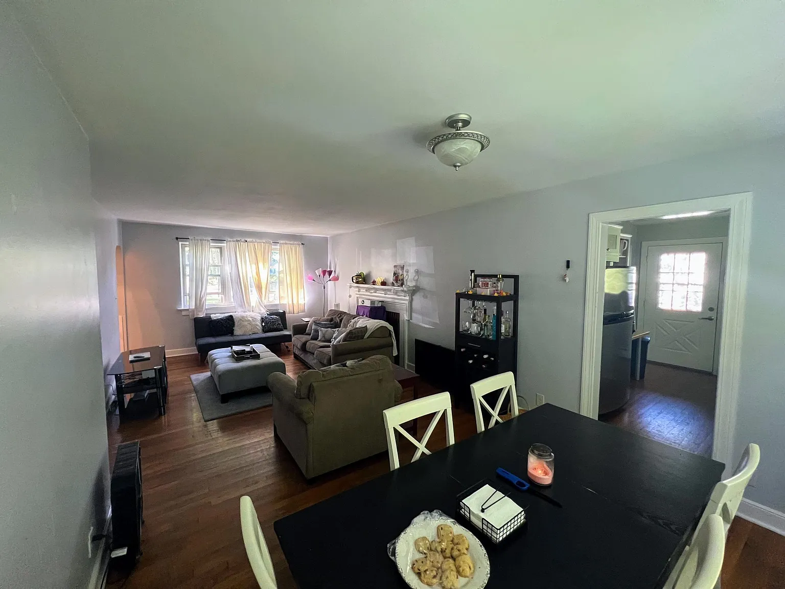 4 bed, 1855 sqft, $3,400 — Photo 4