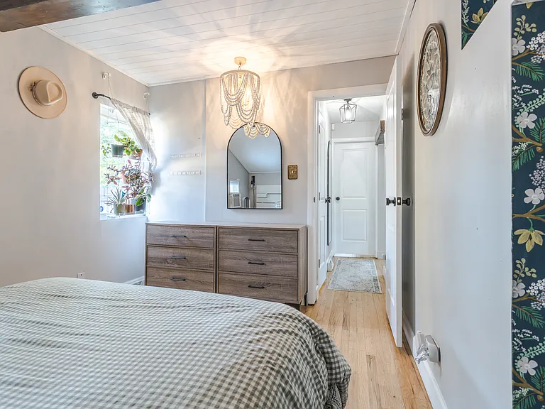 Upstairs Bedroom 2