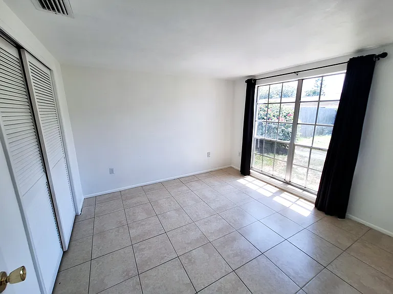 Second bedroom.