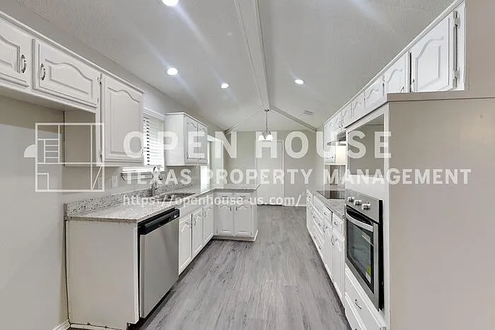 1914 Oakbluff Dr — Photo 5