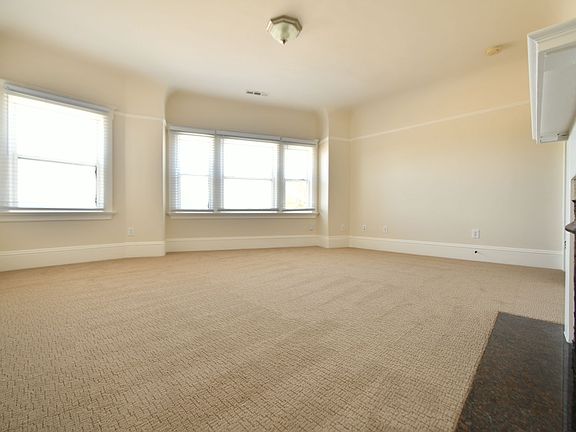 4th image of 3055-3057 Adeline St #3061