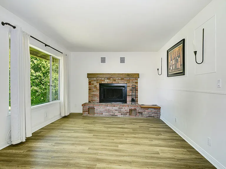 4721 Edgeware Rd — Photo 6