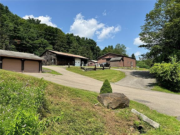 3rd image of 160 Halfway House Rd