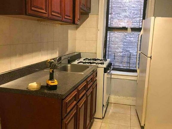 3rd image of 225 Foster Ave APT B5