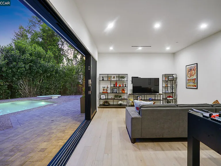 23 Elaine Ct — Photo 13