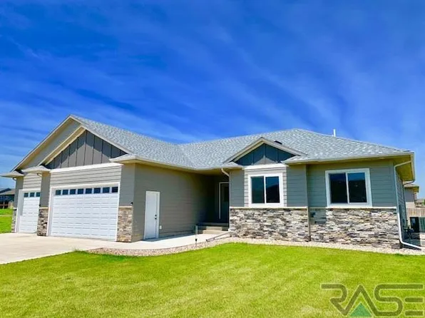 2704 E Sunburst Dr, Brandon, SD 57005