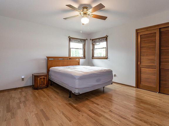 4th image of 5523 N Mohawk Ave