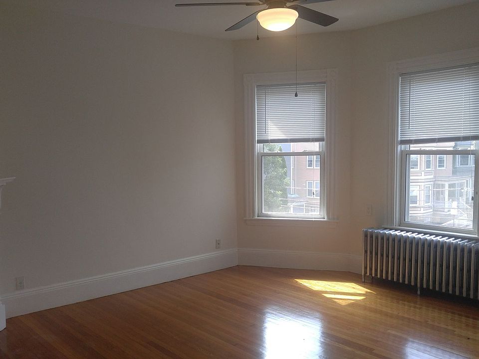 2nd image of 76 Calumet St #3R