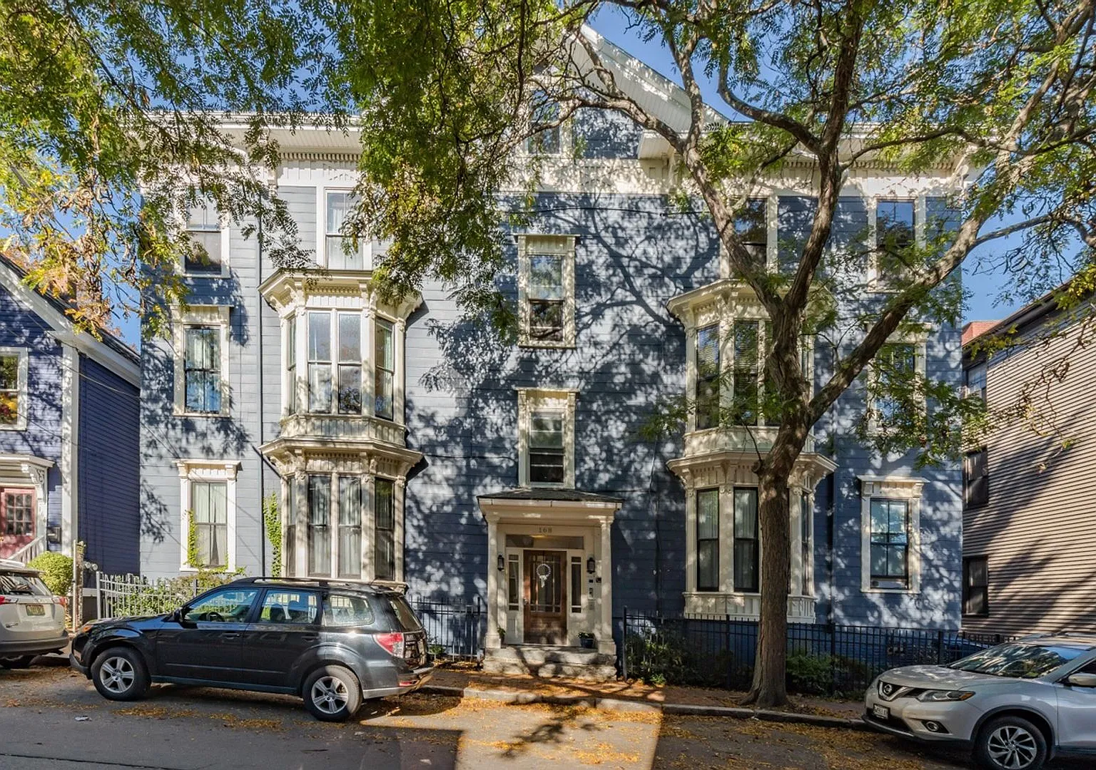 $2,595 - Beautiful 2BD/1BA Portland West End Condo! H/HW/Parking & In-Unit Laundry Included! Avai... — Photo 1