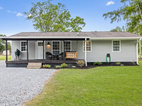 6733 Mary St, Ocean Springs, MS 39564