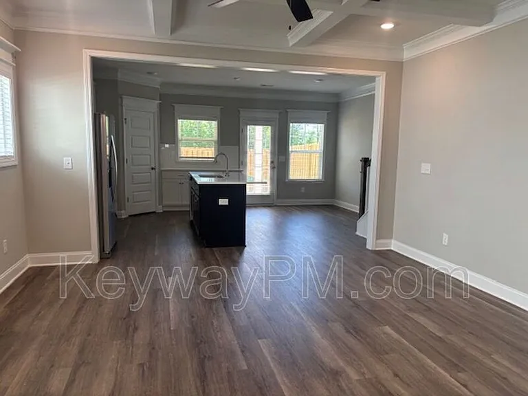 2044 Denmark Ave — Photo 6