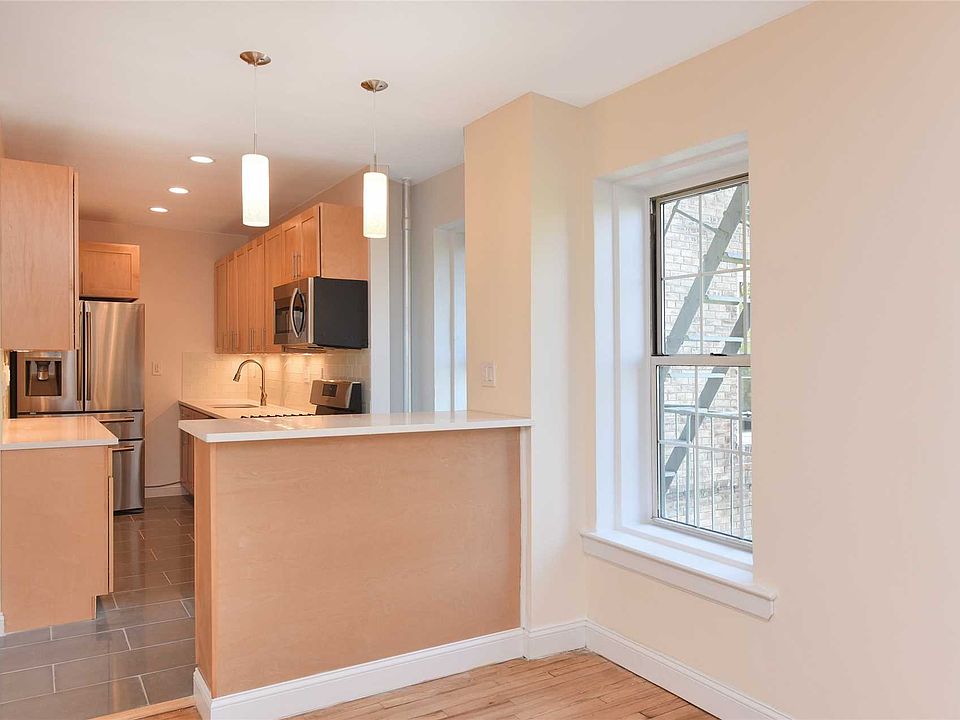 1st image of 3031 Hobart St APT 3J