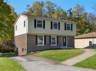 688 Pine Valley Dr, Pittsburgh, PA 15239