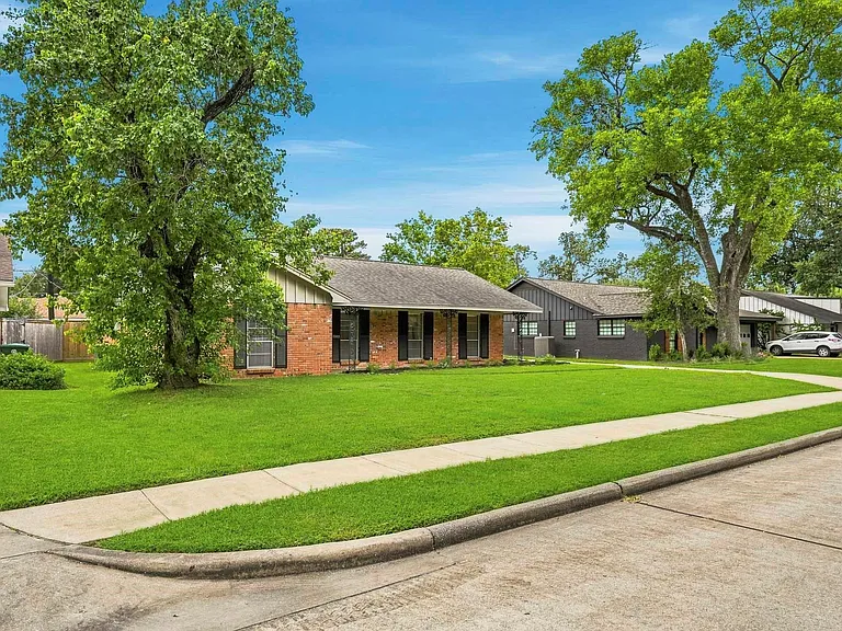 10503 Shadow Wood Dr — Photo 4