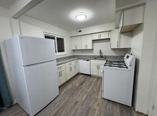 314 College Park Dr, Coraopolis, PA 15108