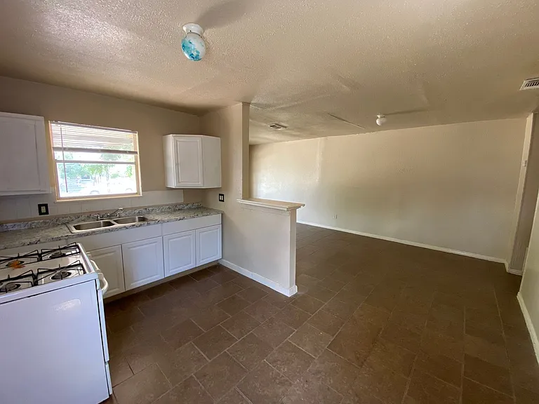 1136 San Francisco St — Photo 6