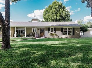 901 Woodlawn St, Graham, TX 76450