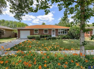 7330 S Wedgewood Dr, Lincoln, NE 68510