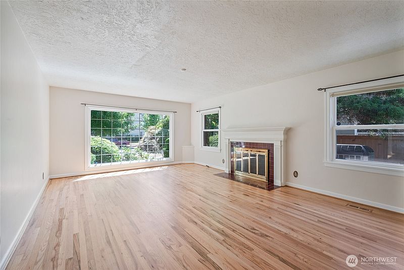 4th image of 1327 18th Avenue