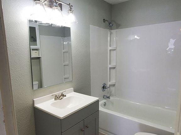 3rd image of 846 S 21st St APT 6