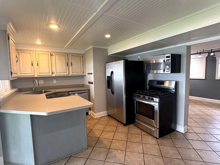 1508 Lakeview Dr — Photo 7