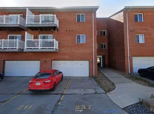 211 Woodside Dr, Iowa City, IA 52246