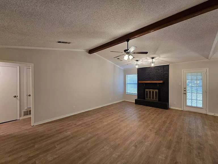3005 Tallwood Dr — Photo 2