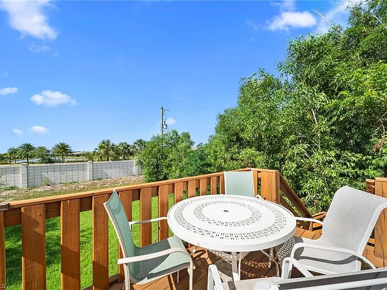 3260 Woodside Ave — Photo 24