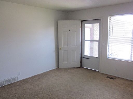 3rd image of 644 E Larchwood Dr