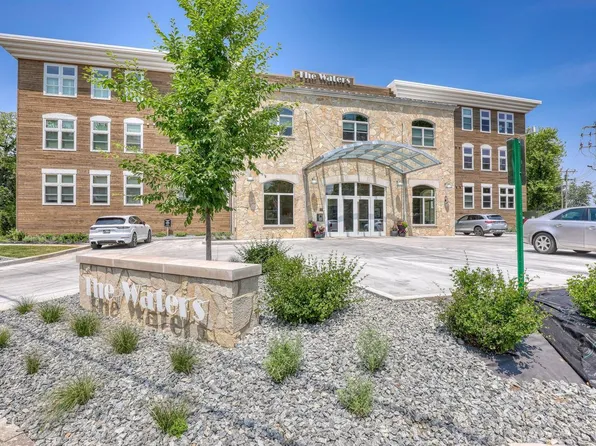 N52W35002 Lake DRIVE #203, Oconomowoc, WI 53066