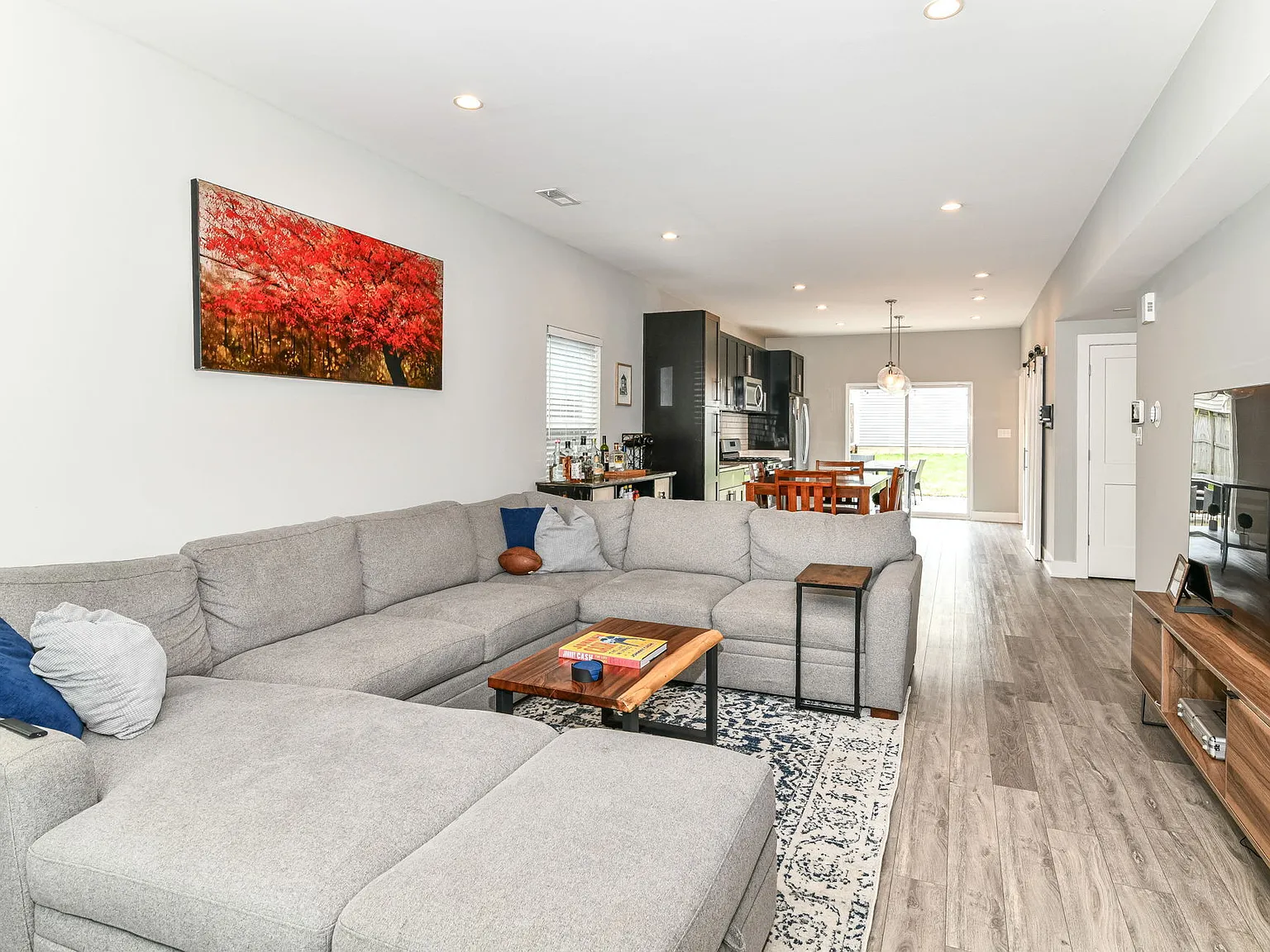 2 bed, 1403 sqft, $1,900 — Photo 4