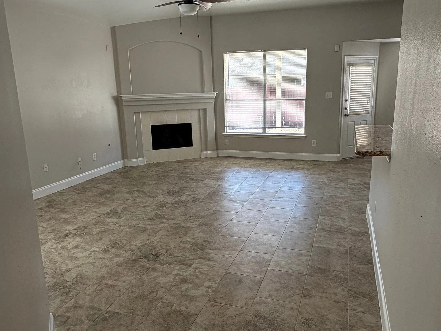 4 bed, 2.0 bath, 1603 sqft, $1,900 — Photo 2