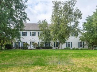 N28W30279 Red Hawk Ct, Pewaukee, WI 53072