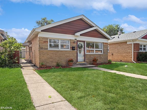 3rd image of 3824 Saint Paul Ave